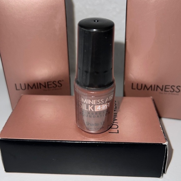 🌸NEW🌸 Luminess Airbrush Silk 4 in 1 Shade 12 Foundation - Picture 1 of 2